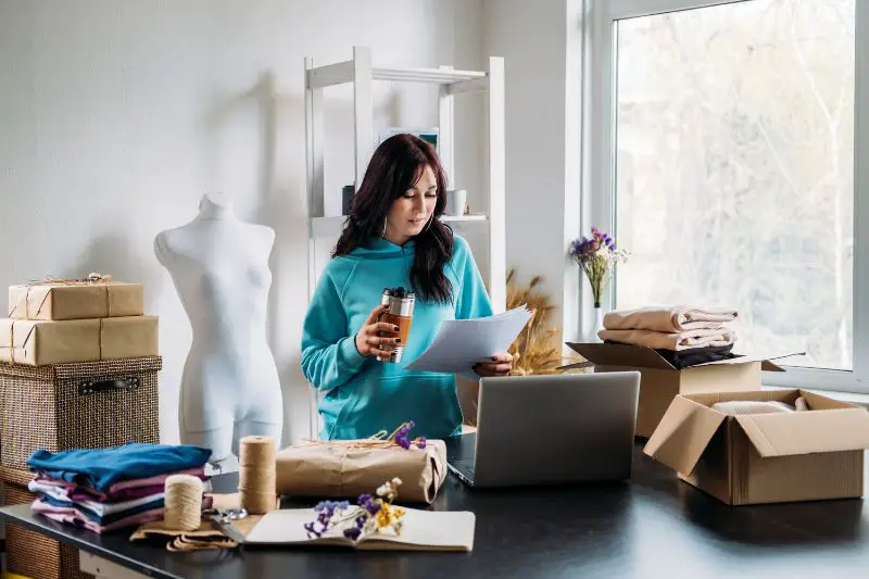 Target Market for a Tailoring Business 1 AMPLIFY XL